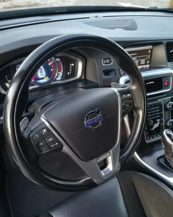 Volvo V60 cena 78900 przebieg: 117300, rok produkcji 2015 z Warszawa małe 529